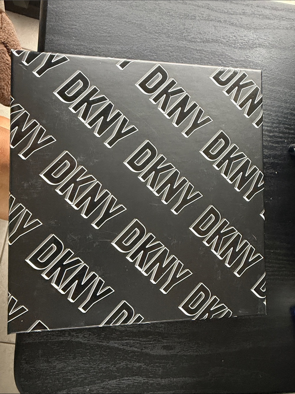 DKNY phoenix travel set